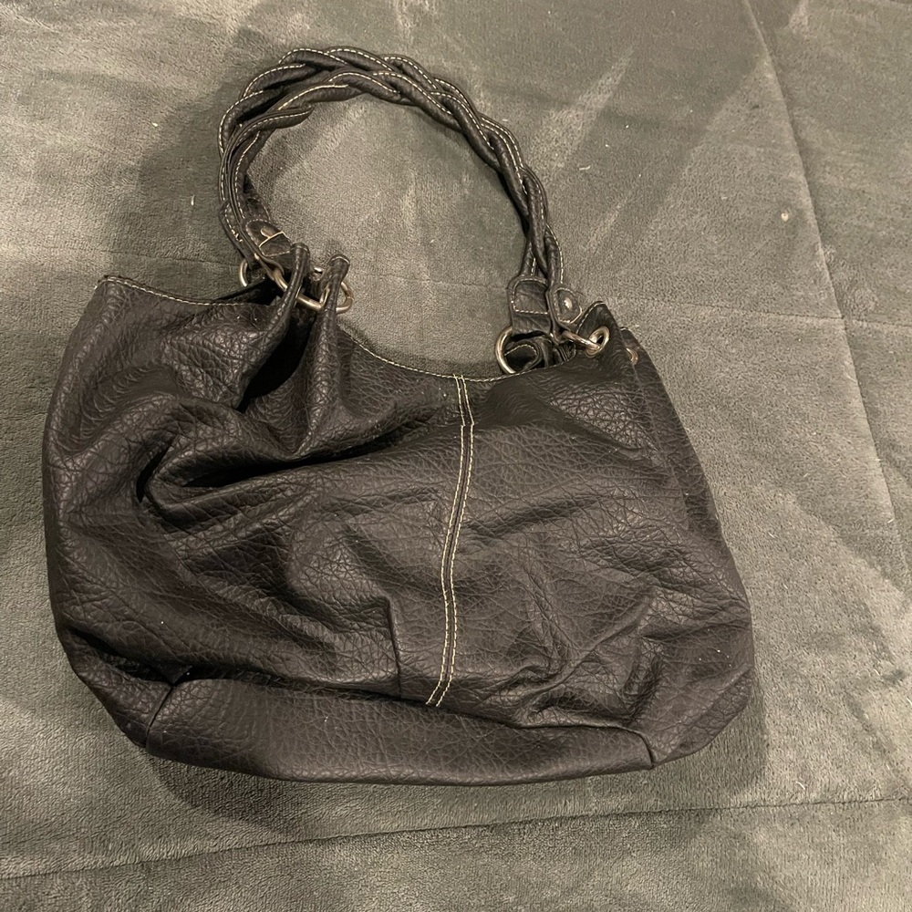 Medium black handbag, three deep pockets and three smaller inner pockets